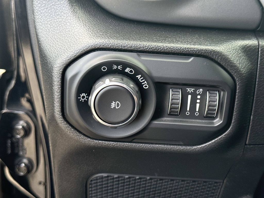 Used 2022 Jeep Wrangler Unlimited Sport AWD/4WD image 29