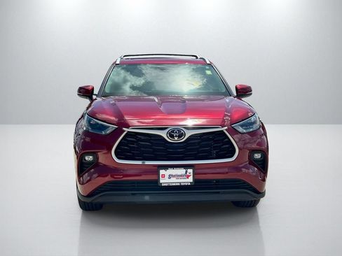 Certified 2026 Toyota Highlander XLE AWD/4WD image 2