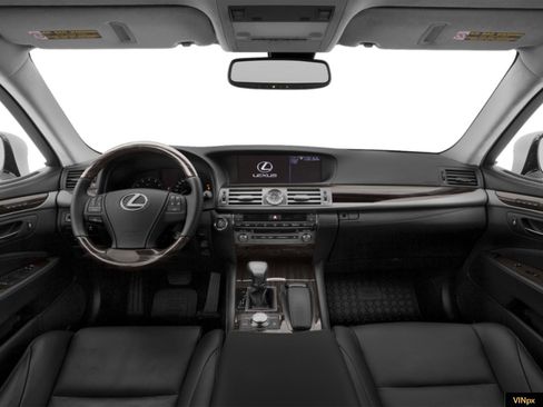 Used 2015 Lexus LS 460 w/ F Sport Package RWD image 4
