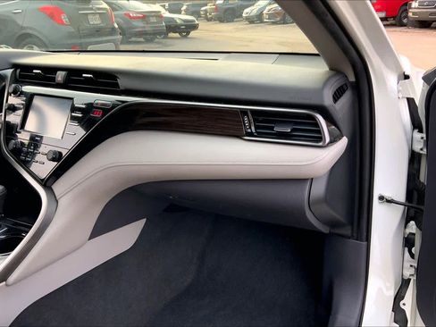 Used 2020 Toyota Camry LE image 18