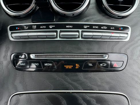 Used 2019 Mercedes-Benz GLC 300 4MATIC image 36