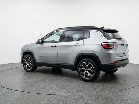 Used 2025 Jeep Compass Limited AWD/4WD image 5