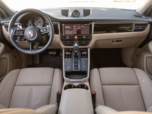 Used 2025 Porsche Macan image 12