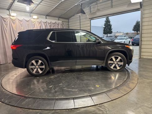 Used 2019 Chevrolet Traverse LT w/ LT Premium Package image 4