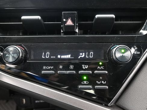 Used 2022 Toyota Camry XLE w/ Cold Weather Package FWD image 31