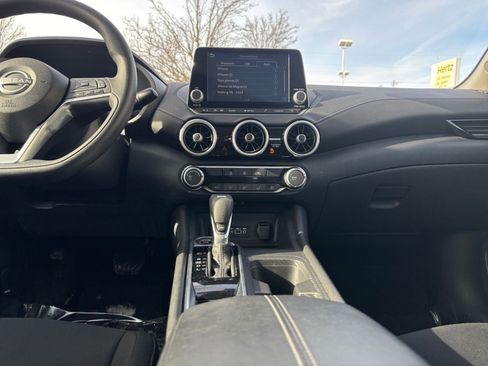 Used 2025 Nissan Sentra SV image 17