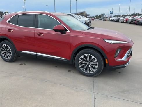 New 2025 Buick Envision Preferred image 2