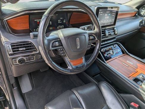 Used 2018 Lincoln Navigator L Select AWD/4WD image 10