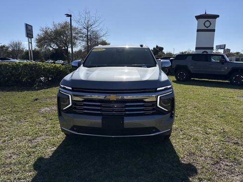 Used 2025 Chevrolet Suburban Premier image 2