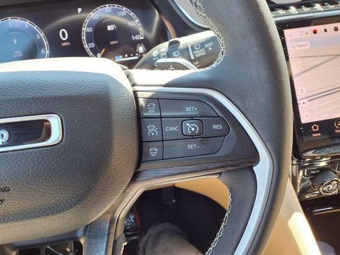Used 2023 Jeep Grand Cherokee L Limited AWD/4WD image 14