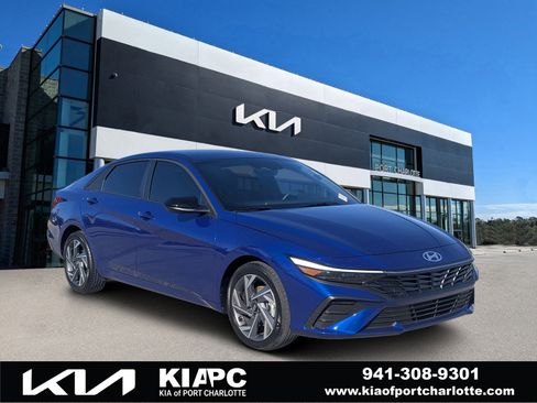 Used 2025 Hyundai Elantra Sport image 1