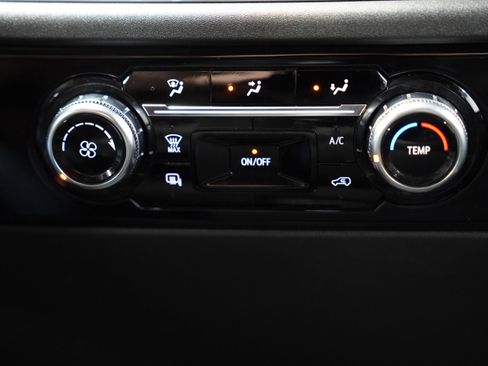 Used 2024 GMC Sierra 2500 SLE image 27