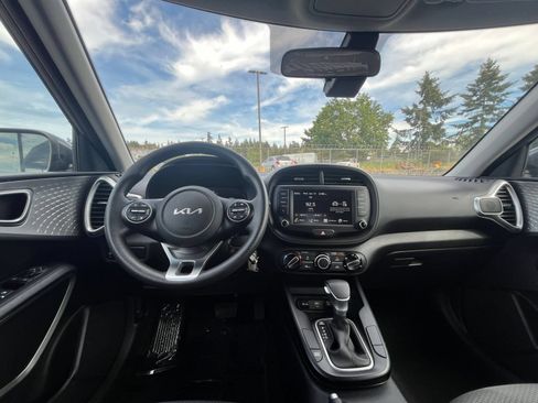 Used 2025 Kia Soul LX w/ LX Technology Package FWD image 33