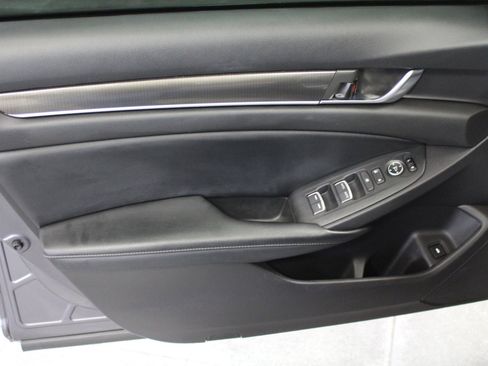 Used 2018 Honda Accord Sport image 18