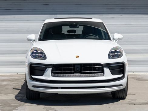 Certified 2023 Porsche Macan image 11