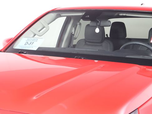 Used 2024 Nissan Frontier SV image 12