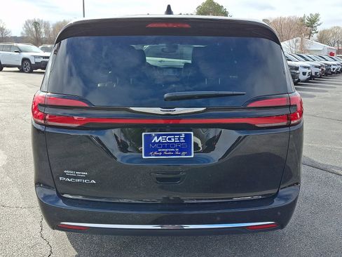 New 2026 Chrysler Pacifica Select image 5