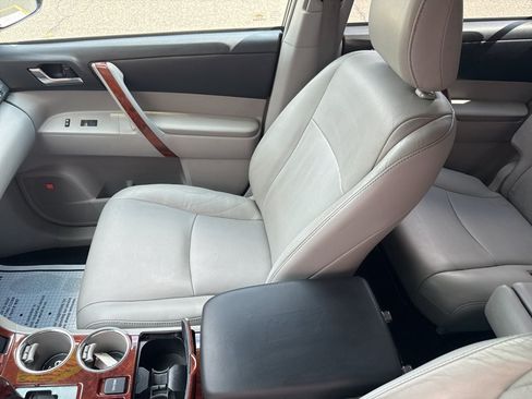 Used 2012 Toyota Highlander Limited w/ Tow Pkg AWD/4WD image 17