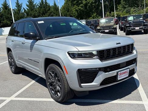 New 2026 Jeep Grand Cherokee Summit AWD/4WD image 2