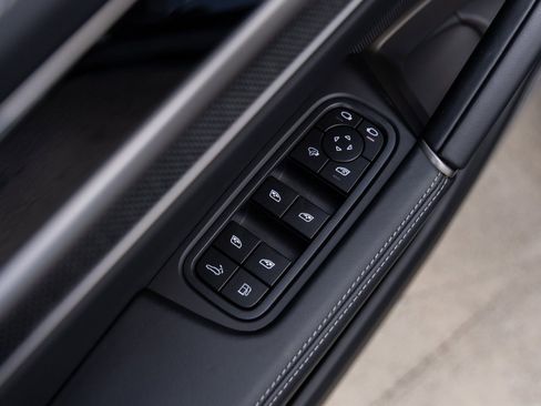 New 2026 Porsche Cayenne Turbo image 23