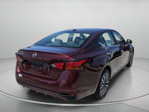 Used 2025 Nissan Altima 2.5 SV FWD image 8