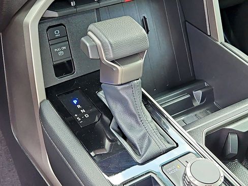 Used 2025 Toyota Tundra Limited AWD/4WD image 14