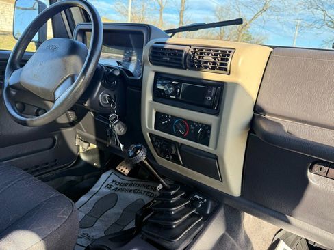 Used 2002 Jeep Wrangler X image 17
