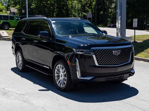 Used 2024 Cadillac Escalade Premium Luxury AWD/4WD image 3