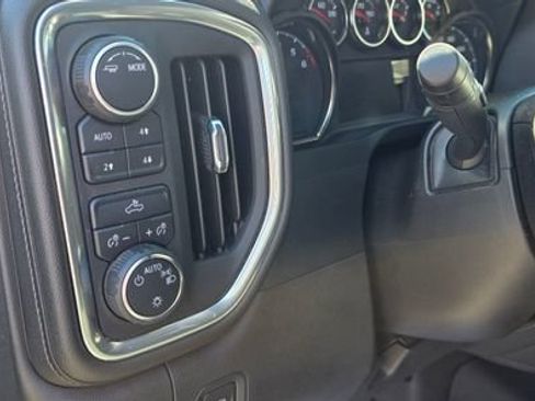 Used 2022 Chevrolet Silverado 1500 LT AWD/4WD image 17