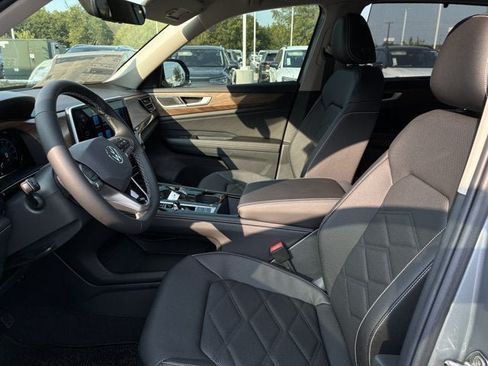New 2026 Volkswagen Atlas SE FWD image 11