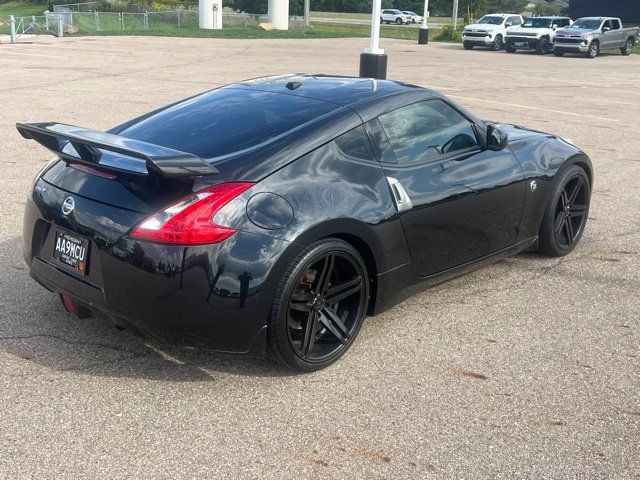 Used 2013 Nissan 370Z Touring RWD image 3