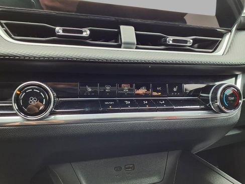 Used 2025 Chevrolet Equinox LT image 10