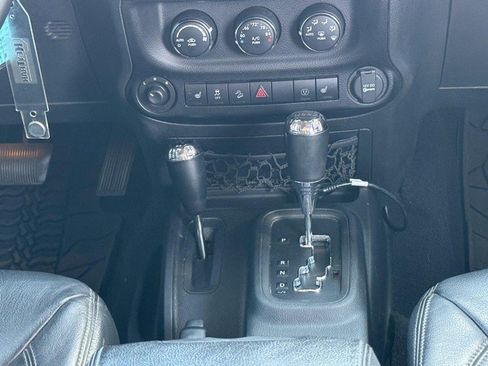 Used 2013 Jeep Wrangler Unlimited Sahara AWD/4WD image 14