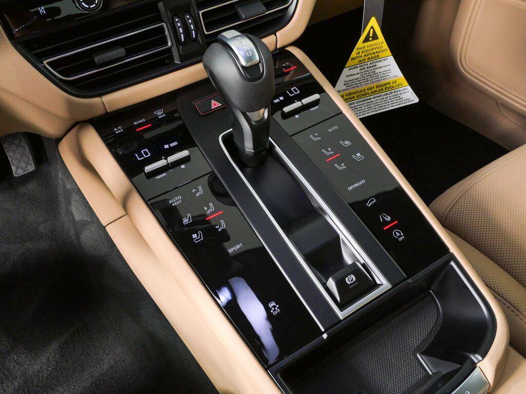 New 2026 Porsche Macan Turbo AWD/4WD image 17