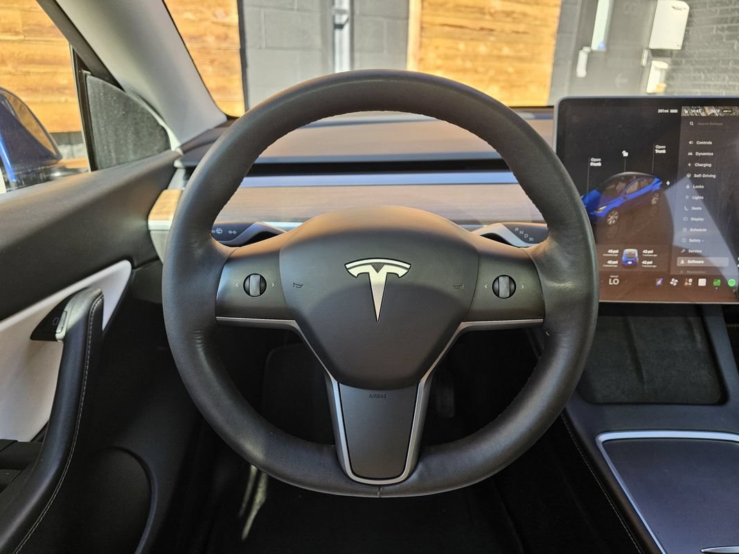 Used 2022 Tesla Model Y Long Range AWD/4WD image 23
