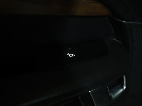 Used 2019 Land Rover Discovery HSE Luxury AWD/4WD image 33