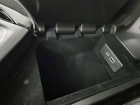 Used 2025 Chevrolet Corvette E-Ray image 31