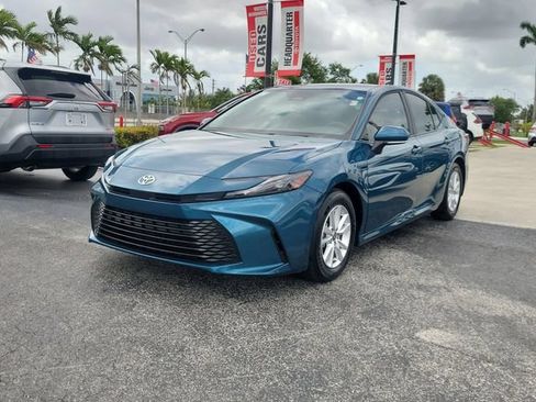 Used 2025 Toyota Camry LE FWD image 5