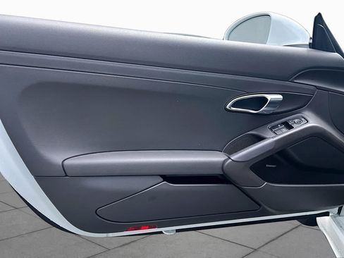 Used 2021 Porsche 718 Boxster RWD image 19