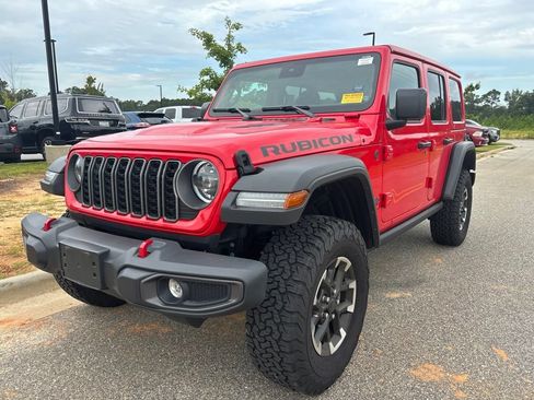 Used 2025 Jeep Wrangler Unlimited Rubicon w/ Convenience Group AWD/4WD image 2
