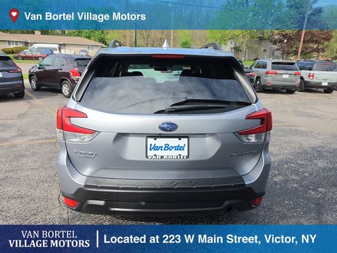 Used 2021 Subaru Forester Premium AWD/4WD image 6