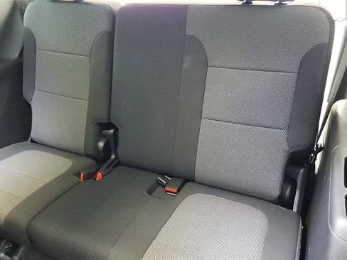 Used 2023 Chevrolet Traverse LT image 30