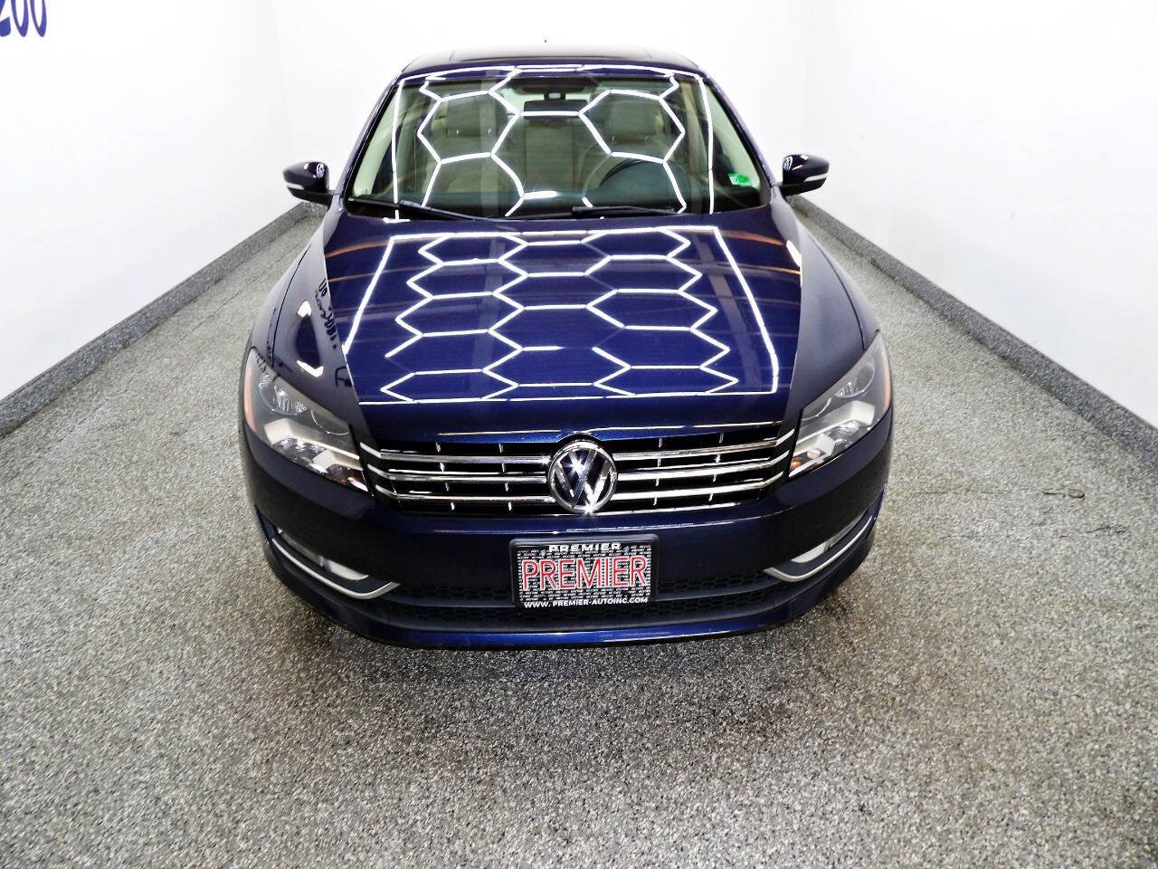 Used 2014 Volkswagen Passat TDI SEL Premium FWD image 2