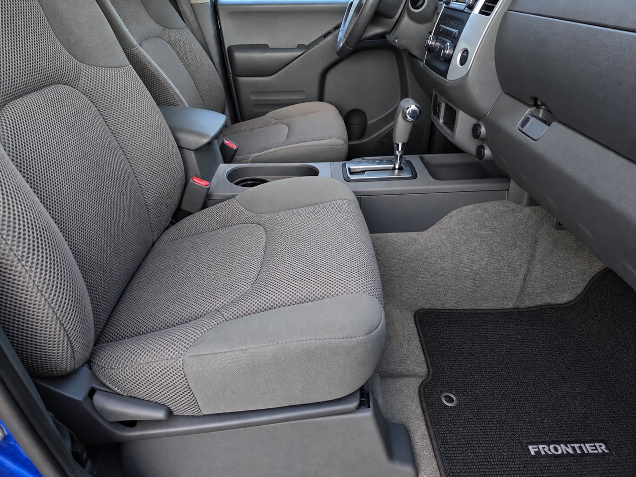 Used 2015 Nissan Frontier SV RWD image 28