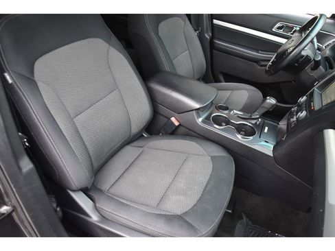 Used 2017 Ford Explorer XLT w/ Equipment Group 201A image 30