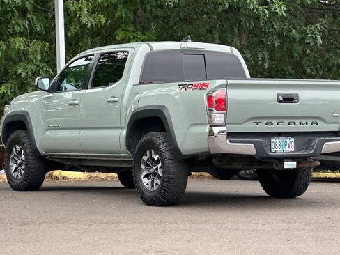 Used 2022 Toyota Tacoma TRD Off-Road AWD/4WD image 6