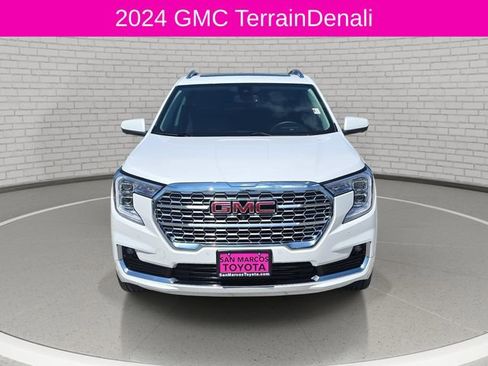Used 2024 GMC Terrain Denali w/ Denali Premium Package AWD/4WD image 2