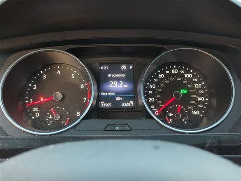 Used 2019 Volkswagen Tiguan SE image 9