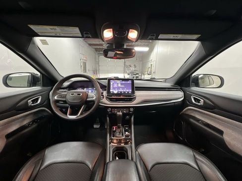 Used 2024 Jeep Compass Latitude image 19