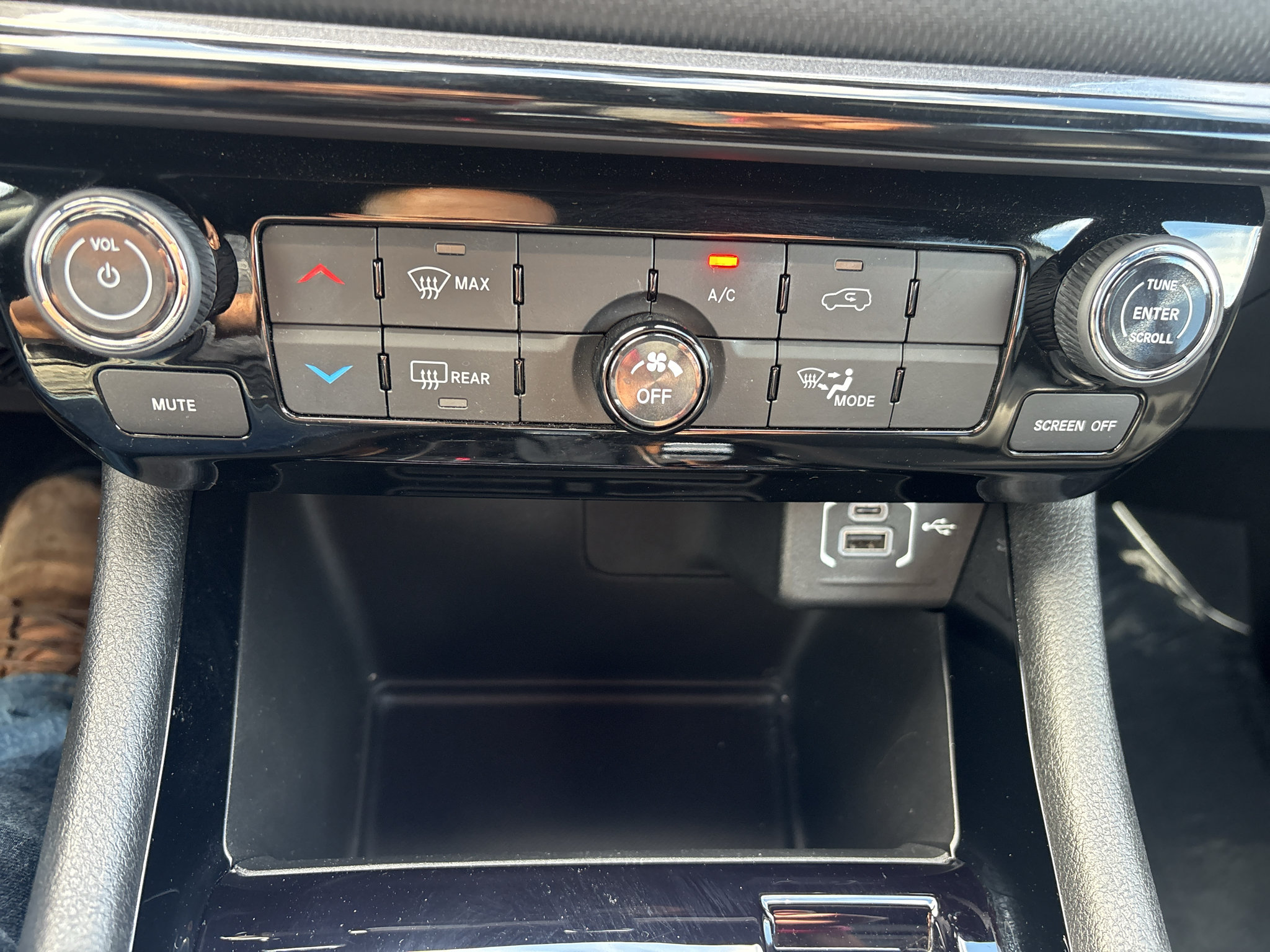 Used 2026 Jeep Compass Latitude AWD/4WD image 22